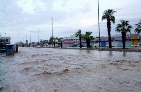 اخلاء 126 مواطنا في الزرقاء داهمتهم المياه