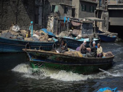 حرس السواحل الليبي يحتجز مركب صيد مصري غربي طرابلس حرس السواحل الليبي يحتجز مركب صيد مصري غربي طرابلس