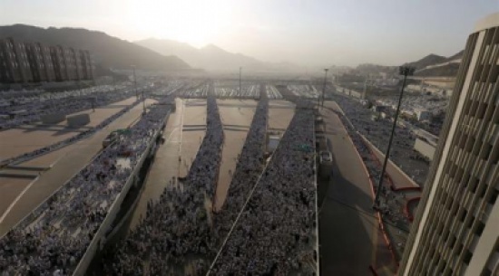 حجاج مكة يلتقطون "سيلفي" بين الصلوات حجاج مكة يلتقطون "سيلفي" بين الصلوات