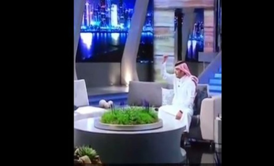 بالفيديو.... لحظة سقوط «سن» شاعر على الهواء بالفيديو.... لحظة سقوط «سن» شاعر على الهواء