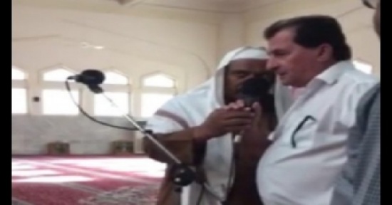 شاهد.. مهندس فرنسي يعلن إسلامه