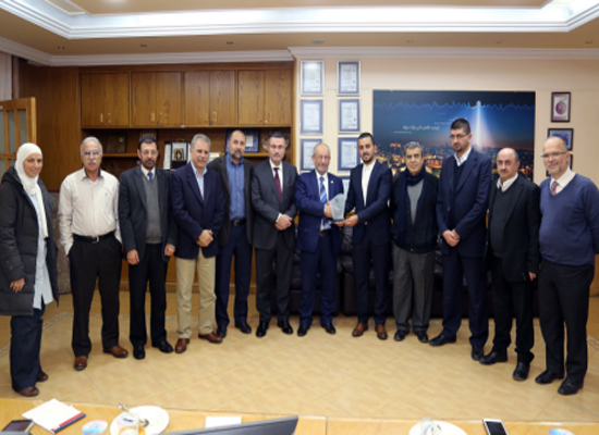 "المهندسين" تكرم المهندس مؤيد عوض "المهندسين" تكرم المهندس مؤيد عوض