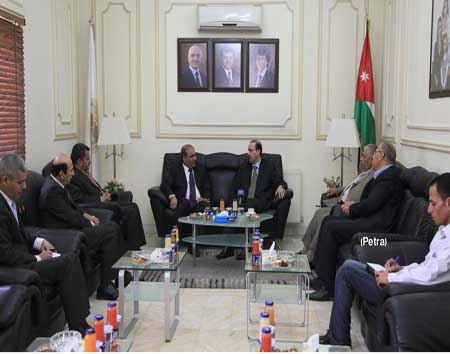 وزير الاعلام يلتقي نقيب واعضاء مجلس نقابة الصحفيين