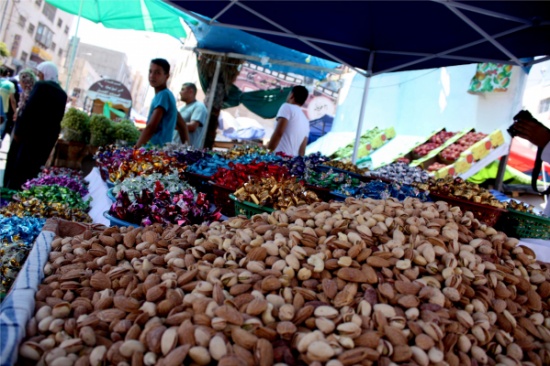 الاسر تستقبل العيد بالفرح رغم ارتفاع الاسعار