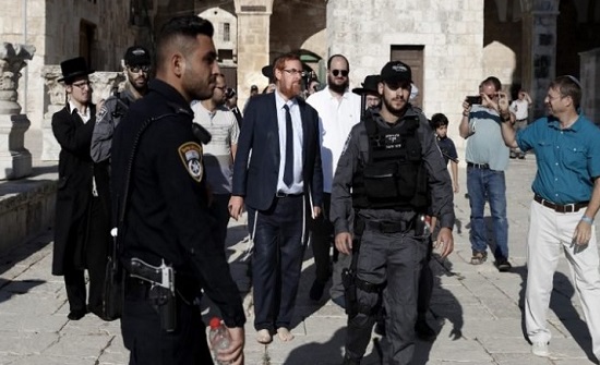 عضو كنيست إسرائيلي يقتحم المسجد الأقصى عضو كنيست إسرائيلي يقتحم المسجد الأقصى