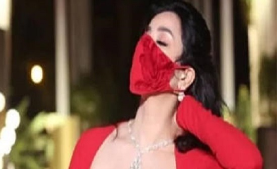 لجين عمران تسرق الأضواء بعرض الأزياء - فيديو لجين عمران تسرق الأضواء بعرض الأزياء - فيديو