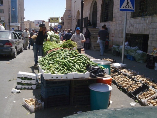 بلدية الزرقاء تضع خطة لحل مشكلة البسطات بلدية الزرقاء تضع خطة لحل مشكلة البسطات