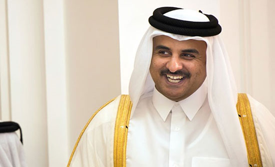 أمير قطر يغادر القمة قبل إلقاء كلمته متوجها إلى المطار أمير قطر يغادر القمة قبل إلقاء كلمته متوجها إلى المطار