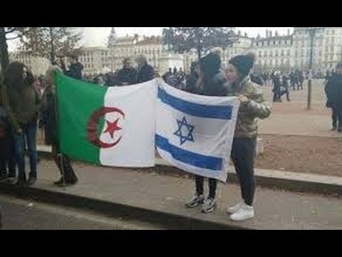 فيديو| ردة فعل شاب جزائري عندما رأى العلم الإسرائيلي بجانب العلم الجزائري فيديو| ردة فعل شاب جزائري عندما رأى العلم الإسرائيلي بجانب العلم الجزائري