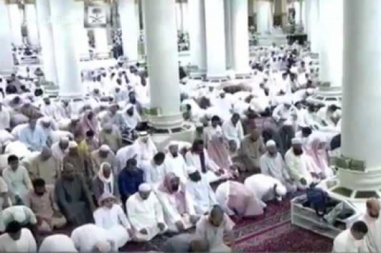 فيديو: ارتباك بين المصلين في الفجر بالحرم النبوي