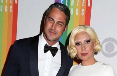 ليدي جاجا وخطيبها يجمعان التبرعات لذوي الاحتياجات الخاصة