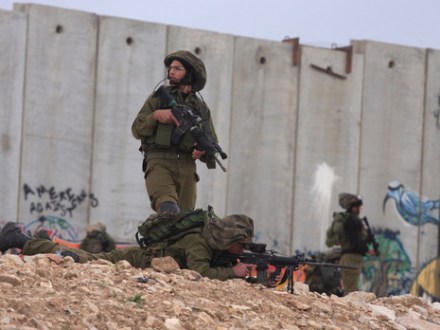 جنرال إسرائيلي : هذا ما يفعله الشبان الفلسطينيون بجنودنا في الضفة الغربية جنرال إسرائيلي : هذا ما يفعله الشبان الفلسطينيون بجنودنا في الضفة الغربية