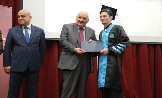 صور : تخريج طلبة مركز التعليم المستمر في جامعة الزرقاء