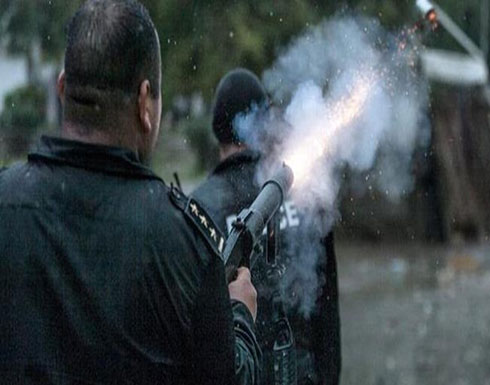 الشرطة التونسية تطلق قنابل الغاز لتفريق محتجين بالعاصمة