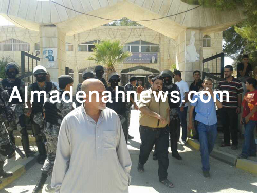 مزار الكرك مرشحة للإنفجار بعد تشكيل الوزير لجنة لبحث سرقة الصناديق الثلاثة ( صور )