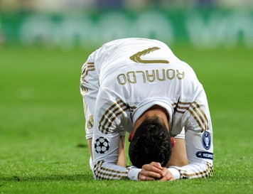 أزمة ريال مدريد تلقي بظلالها على البرتغالي كريستيانو رونالدو أزمة ريال مدريد تلقي بظلالها على البرتغالي كريستيانو رونالدو