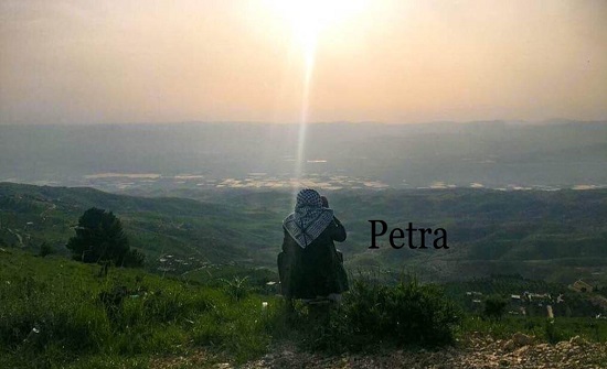 مُسِنٌ سلطي يقتفي أثر الأندلسيين بالوقوف قُبالة "الفردوس المفقود" في فلسطين المحتلة مُسِنٌ سلطي يقتفي أثر الأندلسيين بالوقوف قُبالة "الفردوس المفقود" في فلسطين المحتلة