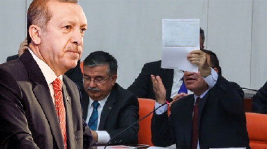 وزير العدل: أردوغان حول المبالغ التي في حسابه من الدولار إلى الليرة وزير العدل: أردوغان حول المبالغ التي في حسابه من الدولار إلى الليرة