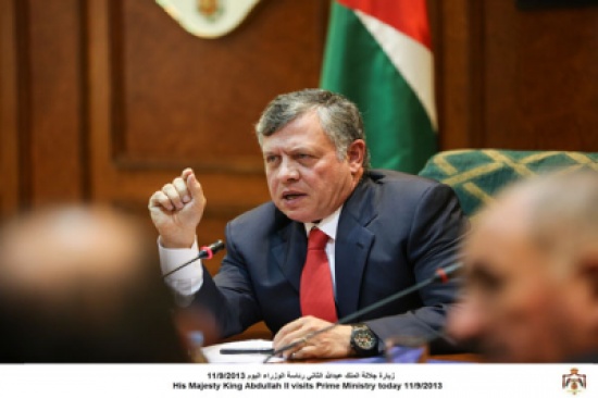 الملك يترأس اجتماع مجلس الوزراء ويدعوهم الى النزول الى الشارع الملك يترأس اجتماع مجلس الوزراء ويدعوهم الى النزول الى الشارع