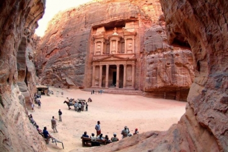 صحيفة يابانية تكتب عن السياحة والأمن في الأردن صحيفة يابانية تكتب عن السياحة والأمن في الأردن