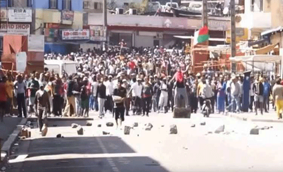 مقتل 3 أشخاص بينهم طفلان أثناء تفريق مظاهرة في عاصمة مدغشقر مقتل 3 أشخاص بينهم طفلان أثناء تفريق مظاهرة في عاصمة مدغشقر