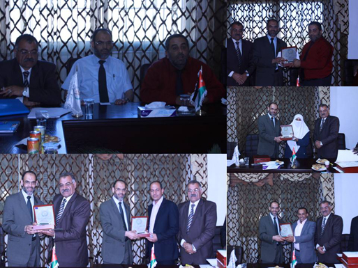 مجلس نقابة المعلمين الجديد يكرم أعضاء المجلس للدورة التأسيسية مجلس نقابة المعلمين الجديد يكرم أعضاء المجلس للدورة التأسيسية
