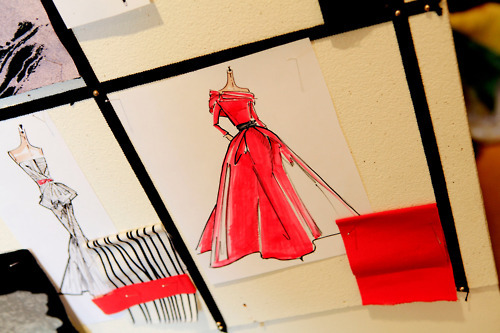 مركز الألبسة ينظم دورة تدريبية عن مبادئ رسم الازياء