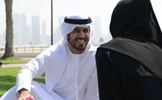 فيديو| هل يجوز تقبيل الزوجة في نهار رمضان؟ فيديو| هل يجوز تقبيل الزوجة في نهار رمضان؟