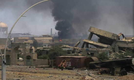 ضربة جوية تحشر 50 مدنياً تحت الأنقاض بالموصل القديمة ضربة جوية تحشر 50 مدنياً تحت الأنقاض بالموصل القديمة