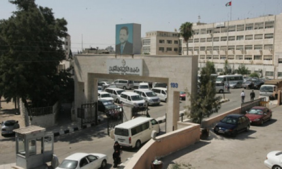 اعتصام أمام التربية والأمن يتدخل لفتح الطريق