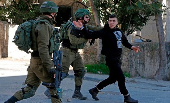 اقتحام للأقصى واعتقالات بصفوف الفلسطينيين بالضفة اقتحام للأقصى واعتقالات بصفوف الفلسطينيين بالضفة