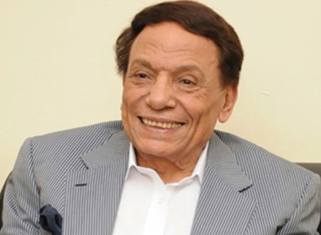 تسجيل نادر لعادل إمام يتحدث فيه عن قصة حبه واشتراطه على زوجته عدم الإنجاب