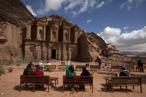 الأردن حقق 3,5 مليار دولار من السياحة بارتفاع 15% عن 2012 الأردن حقق 3,5 مليار دولار من السياحة بارتفاع 15% عن 2012