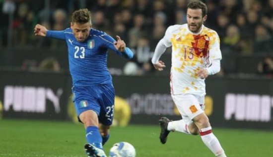 لاعبو إسبانيا يحلمون باللقب الأوروبي الثالث على التوالي