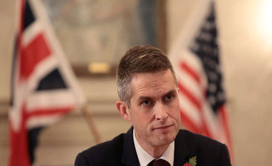الدفاع البريطانية: لا نتفق مع ترامب بشأن هزيمة "داعش" في سوريا