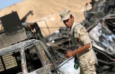 مصر.. مقتل مدني وإصابة 6 عسكريين في استهداف مدرعة للجيش جنوب رفح مصر.. مقتل مدني وإصابة 6 عسكريين في استهداف مدرعة للجيش جنوب رفح