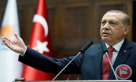 تلبية لدعوة أردوغان.. فلسطيني يحول 800 ألف دولار لليرة التركية تلبية لدعوة أردوغان.. فلسطيني يحول 800 ألف دولار لليرة التركية