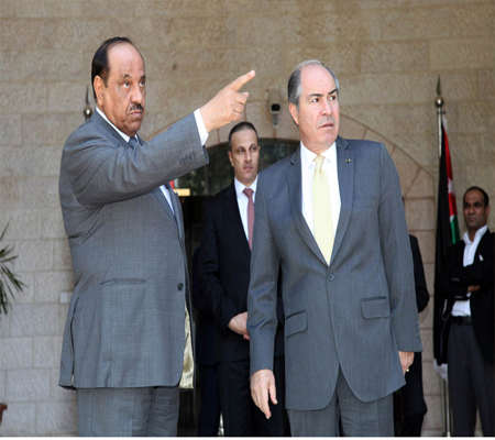 رئيس الوزراء: ماضون قدما باتخاذ الاجراءات اللازمة لتطبيق اللامركزية