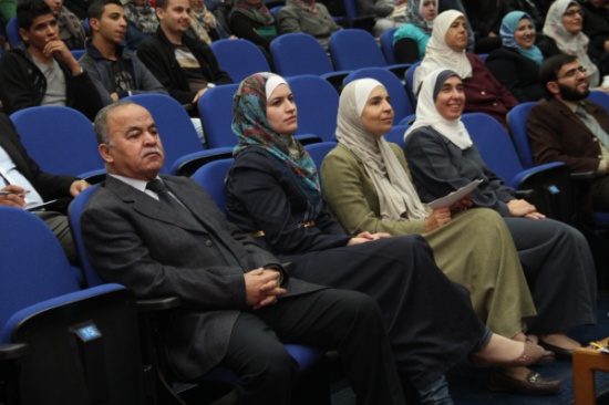 محاضرة حول أهمية الكشف المبكر عن السرطان في جامعة الزرقاء