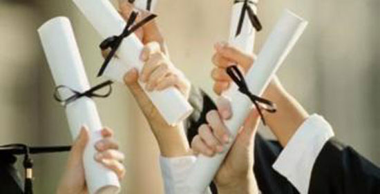 منح دراسية لطلبة جامعيين أيتام في عجلون