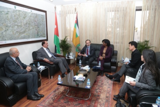 "الأردنية" و"أكاديمية الملكة رانيا لتدريب المعلمين" تبحثان المزيد من فرص التعاون في مجال تدريب وتأهيل المعلمين والمديرين