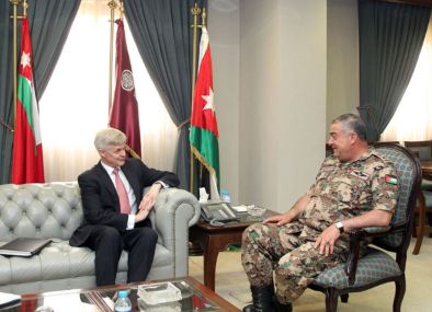 رئيس هيئة الأركان المشتركة يستقبل السفير البريطاني