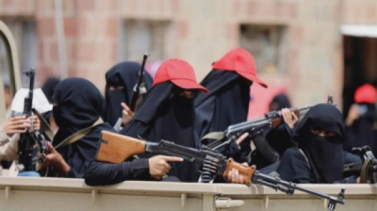 ميليشيات الحوثي "تستنجد" بالنساء.. وتفتح معسكرات تجنيد ميليشيات الحوثي "تستنجد" بالنساء.. وتفتح معسكرات تجنيد