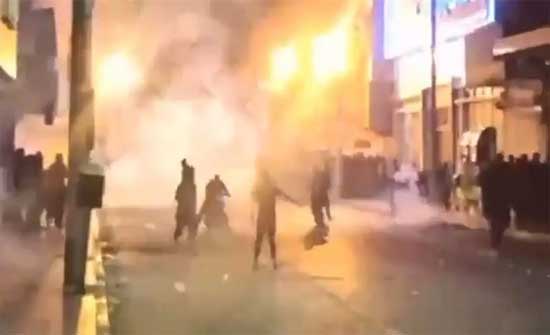 القبائل العربية تنضم إلى احتجاجات أهالي عبادان بإيران القبائل العربية تنضم إلى احتجاجات أهالي عبادان بإيران