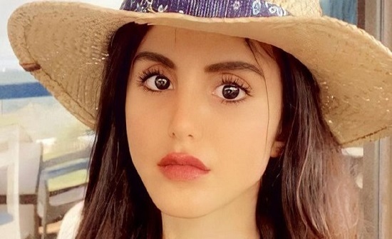 شاهد رد فعل صادم من فوز العتيبي على فتاة صورتها في مطعم