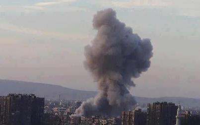 غارات جوية على مخيم اليرموك ونزوح مكثف للفلسطينيين غارات جوية على مخيم اليرموك ونزوح مكثف للفلسطينيين