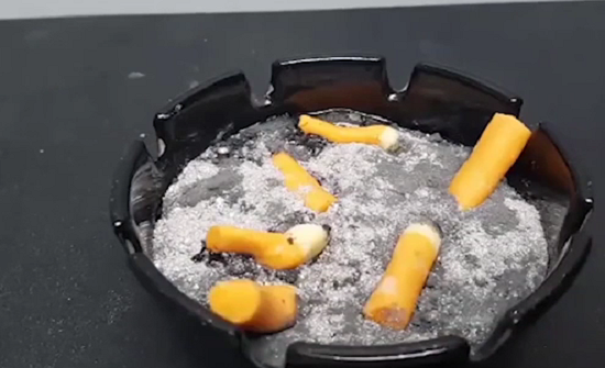 بالفيديو : طباخ يثير حيرة مشاهدي حلواه بالوهم البصري