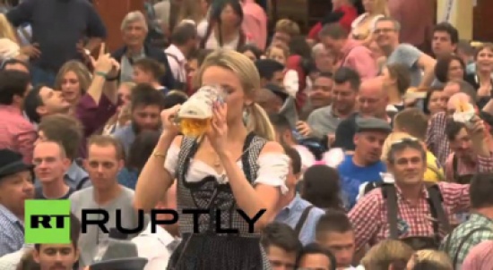 10 آلاف شخص يحتفلون بمهرجان أكتوبر