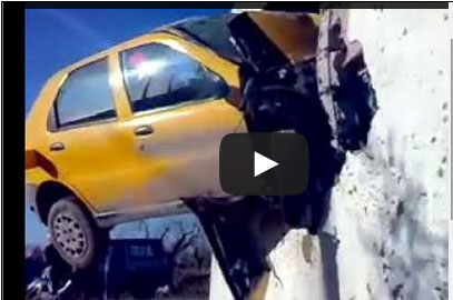 بالفيديو.. تاكسي يخترق حائط!
