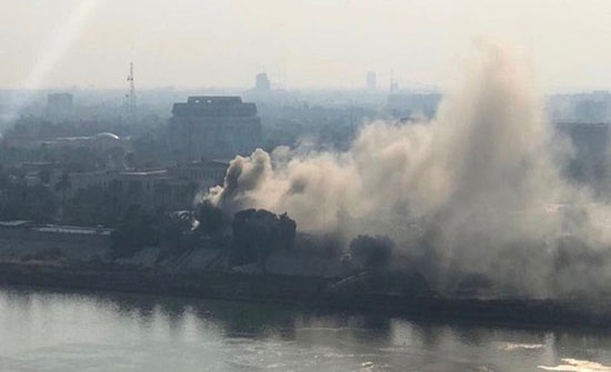 بالفيديو : سحب الدخان ترتفع بمحيط وزارة الدفاع العراقية